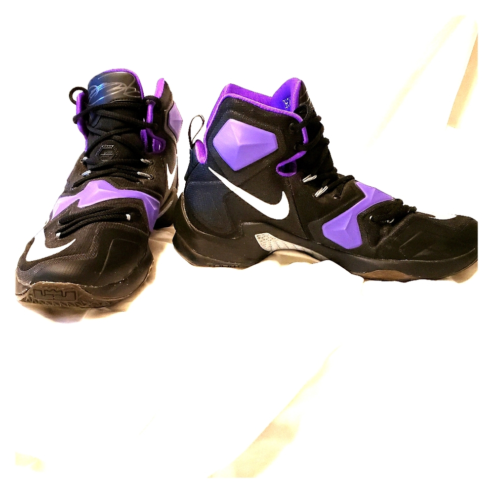 NIKE LeBron XIII, Size 11